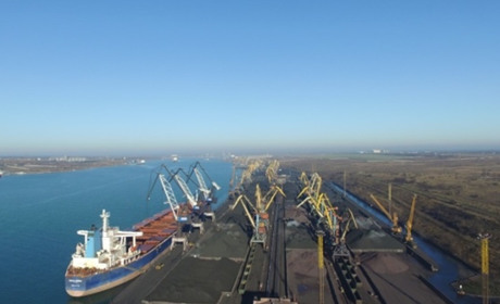 Посадовці порту “Южний” привласнили понад 1,3 мільйони гривень