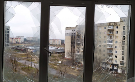 Окупований Сєвєродонецьк: на 9-му поверсі чоловік склав піч з цегли аби не замерзнути взимку