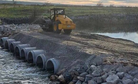 На деокупованій Херсонщині розчищають дороги і відбудовують зруйновані переправи