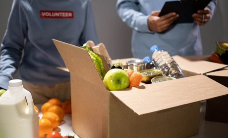 Громадянам міста Торецька категорії 60+ видають продуктові набори