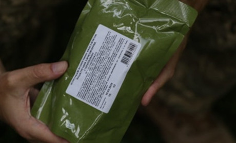 Южненець придбав на аукціоні сухпай та передав його до музею