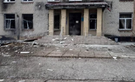 У Максимільянівці окупанти обстріляли сільську раду і поранили одну людину