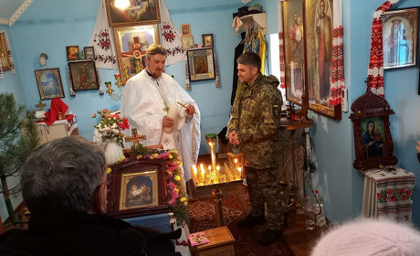 У Первомайськ на Різдво привезли Віфлеємський вогонь