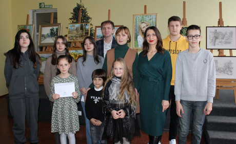 У Старокостянтинові нагородили переможців конкурсу дитячих малюнків. Фоторепортаж