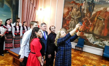 У Гоголевому виші вручили стипендії обдарованій молоді. Фото. Сюжет ICTV