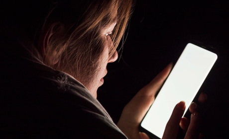 Як підготувати телефон до відключення світла: сервіси і пристрої, які можуть знадобитися