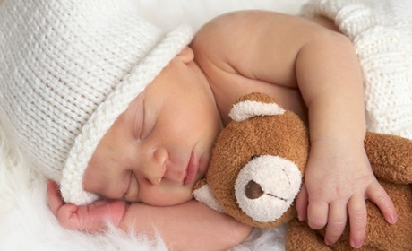 Дівчинка чи хлопчик: хто перше немовля Жовтоводської громади у 2023-му?