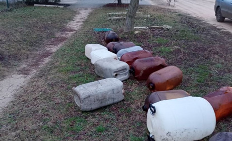 На Арабатці гауляйтери провели рейди по домівках для викриття самогонників