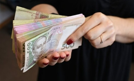 Одеситка-шахрайка продавала тепловізори та радіостанції, яких не мала, зате тепер матиме строк