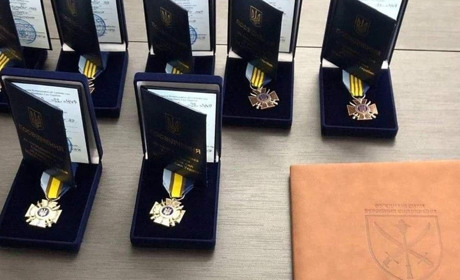 Військового капелана з Нікополя нагородили відомчими відзнаками командування Об’єднаних Сил ЗСУ