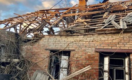 Російські окупанти обстріляли Нікополь: є руйнування та постраждалий мешканець