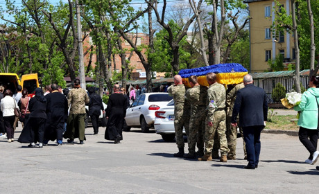 Шістьом захисникам України з Нікополя посмертно присвоєно звання Почесного громадянина міста