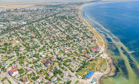В Генічеськ росіяни підключили стаціонарні телефони у будинки