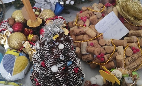 Гноми, свічки та гільзи на ялинці: у Дрогобичі завершилась ярмарка новорічних виробів