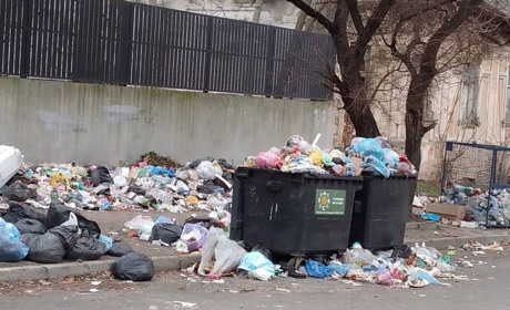 В Херсоні поновлюють прибирання сміття