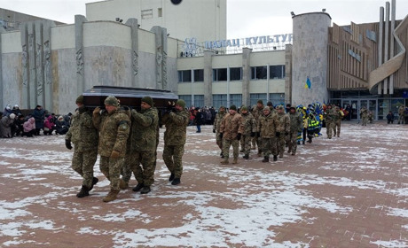 В Южноукраїнську попрощалися з 24-річним загиблим воїном Русланом Брагарем