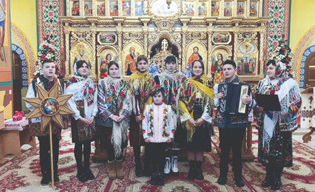 Діти в Лужанах колядували і збирали кошти для ЗСУ