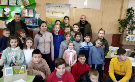 Новини воєнного часу. Старокостянтинівщина. Про акції "Листівка Герою" та «Колядую на підтримку ЗСУ»