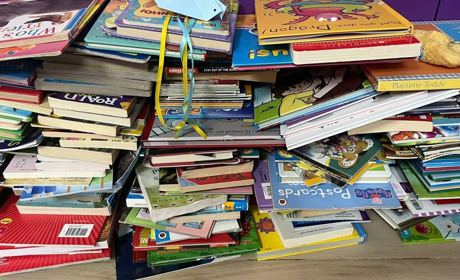 Українська школа в ОАЕ «Софія» зібрала книжки для дітей в Україні