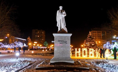 Окупанти демонтували пам'ятник Шевченку в Мелітополі. Куди діли Кобзаря