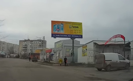 Окупанти продовжують розселятися у Новій Каховці