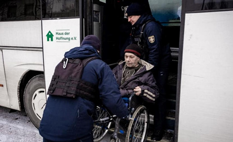 18 січня можна безкоштовно евакуюватися з Торецька. Рятувальники та поліція допомагає в цьому