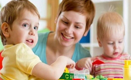 У вас є маленька дитина? В Україні змінили відшкодування для послуг "Муніципальна няня"