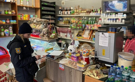 В Южному жінка продала неповнолітній сигарети, її притягнуть до відповідальності (ФОТО)