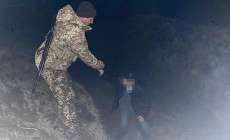 Йшов до Молдови, а потрапив у 3-метровий рів: одеські прикордонники врятували відчайдуху