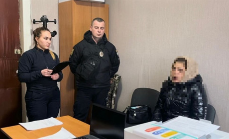 Вимінювала справжні гроші на сувенірні: на Куп'янщині спіймали шахрайку