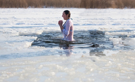 Для тих, хто надумав купатися. Рятувальники застергають дотримуватися правил безпеки на Водохреще