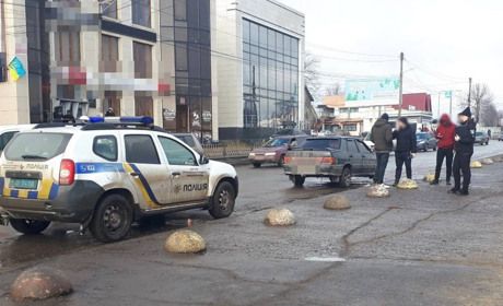 У Подільську 19-річний водій збив на пішохідному переході двох людей
