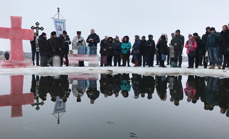 Червоний хрест та обряд збереження молодості — традиції святкування Водохреща у Волноваському районі