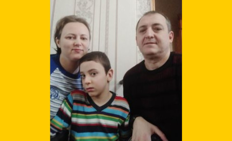 «Ми живемо надією покращити життя нашої дитини». Як родина з Херсона пережила окупацію