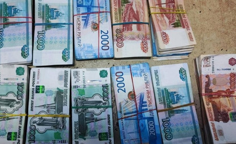 На Одещині чоловік намагався вивезти за кордон 2,5 мільйони російських рублів у шкарпетках