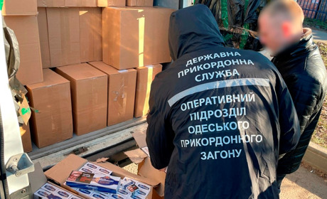 На Одещині прикордонники затримали мікроавтобус, запакований контрабандою (ФОТО)