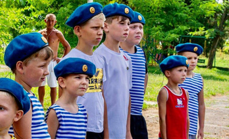 Окупанти підготували план русифікації та мілітаризації бердянських дітей та молоді