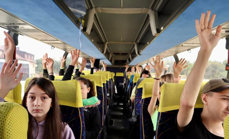 Закордонний відпочинок для дітей Старокостянтинівської громади: хто має право, що потрібно