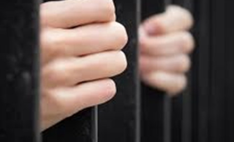 На Кременеччині, за крадіжку телефона у товариша, чоловік може отримати 8 років за гратами