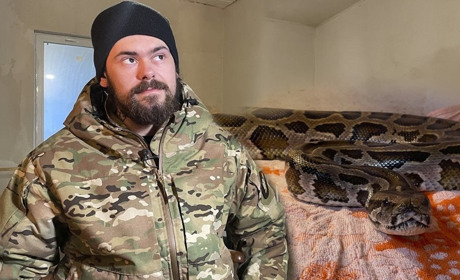 Петруша Куп’янський: військовий ЗСУ врятував з палаючого російського танку триметрового пітона