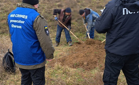 Розстріляв у спину: На Херсонщині правоохоронці розслідують вбивство окупантом цивільної жінки
