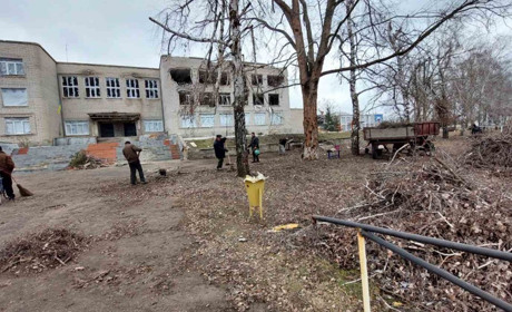 Петропавлівка виживає поблизу лінії зіткнення: місцеві жителі допомогають один одному