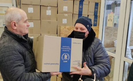 2 лютого мешканці Торецька можуть отримати продуктові набори та паливну деревину. Куди звертатися