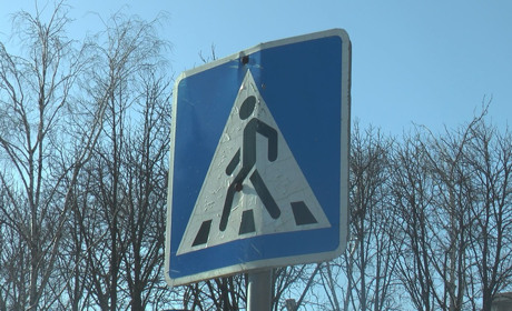 Зіпсовані дороговкази на вулицях Лозової замінюють на нові