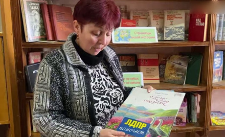 У «зразково-показову» школу Генічеська окупанти привезли книжки депутата з ЛДПР