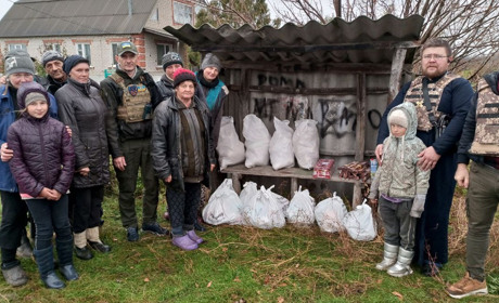 Від своїх до своїх: петропавлівці об’єдналися щоб допомагати родичам.Фото