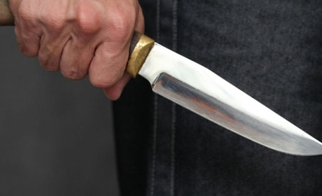 На Одещині колишній засуджений кинувся з ножем на інспекторку, у постраждалої численні рани