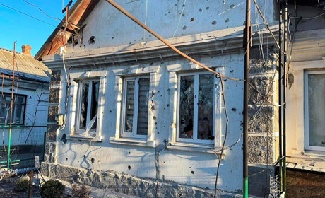 Загинув місцевий мешканець, пошкоджено 16 приватних будинків: окупанти обстріляли Нікополь