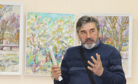 Осінь сіра, а я зробив її кольоровою: у Гадячі відкрилася виставка художника Володимира Перетятька