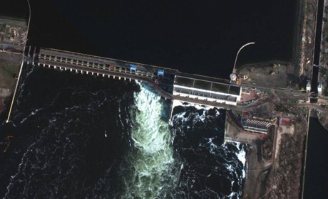 Росія осушує Каховське водосховище, ставлячи під загрозу атомну станцію